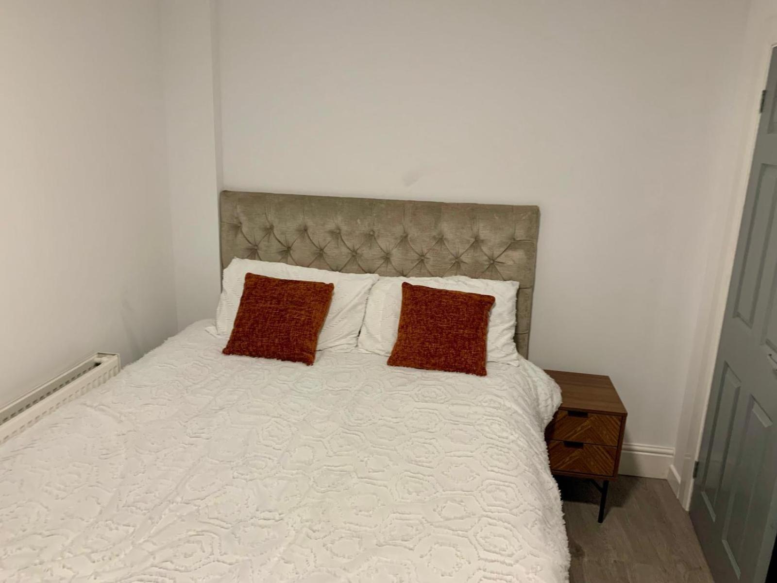 M4M Rooms- Ng8 5Np Room 1 노팅엄 외부 사진